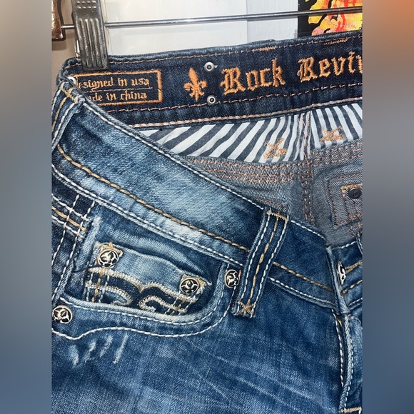 ROCK REVIVAL Jeans size 28! Bedazzled on the back pockets✨. Super cute Y2K! - Picture 5 of 7